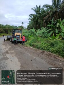 PT.TSP Bersama Camat Dan Warga Sipispis Gelar Gotong Royong 