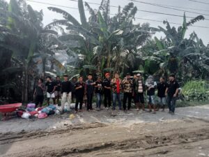 Bentuk Kepedulian Kepada Masyarakat Penggunaan Jalan: Grib Jaya Deli Serdang Timbun Jalan Rusak dan Berlubang Di Lubuk Pakam