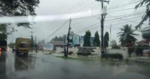 Hujan Deras dan Angin Kencang Landa Sei Rampah, Sejumlah Titik Terendam dan Arus Lalu Lintas Melambat